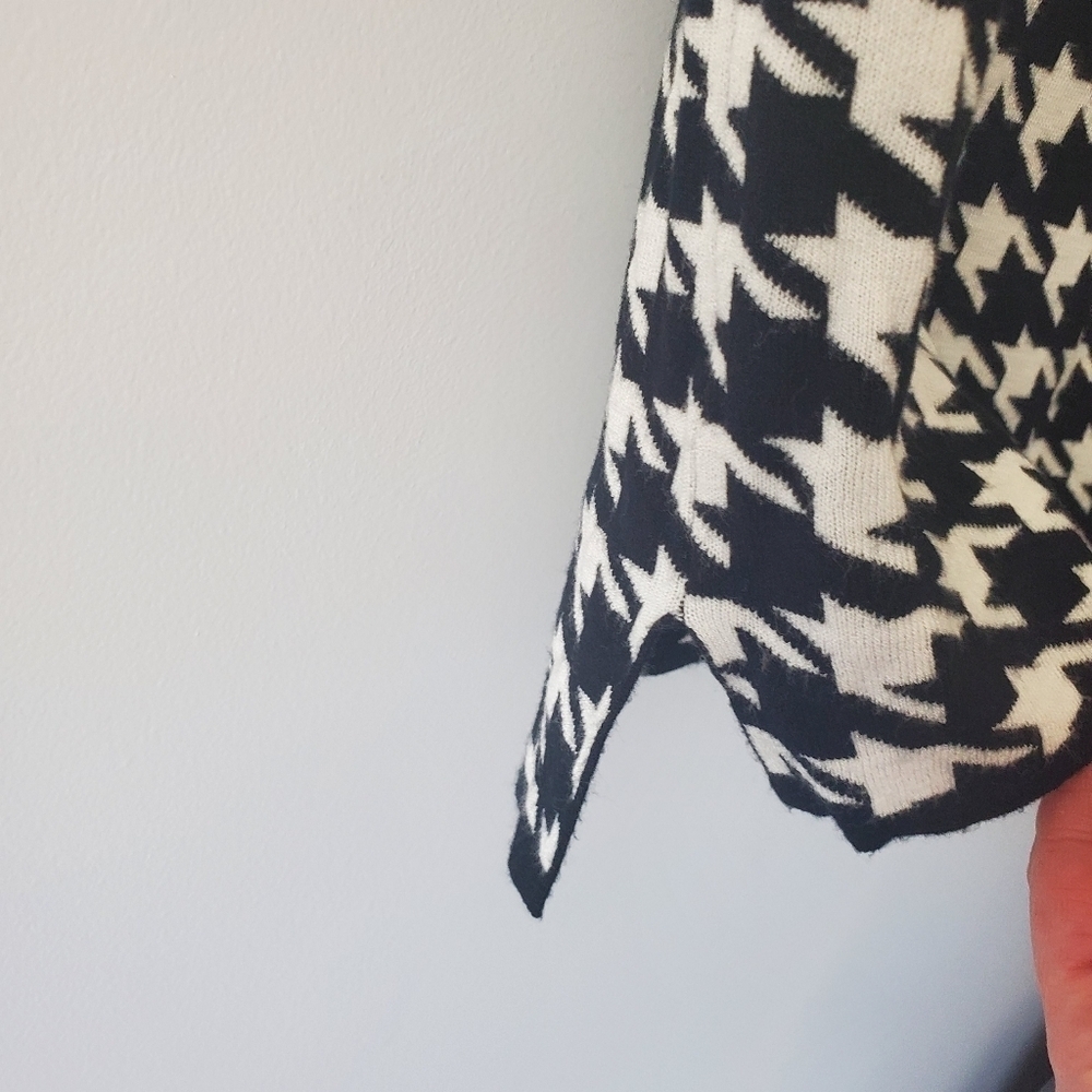 HUGO BOSS houndstooth short sleeve knitted top - Picture 5 of 7